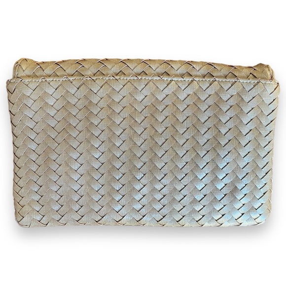 Deux Lux Convertible Crossbody Clutch Bag in Woven Metallic Gold Vegan Leather - Picture 6 of 15